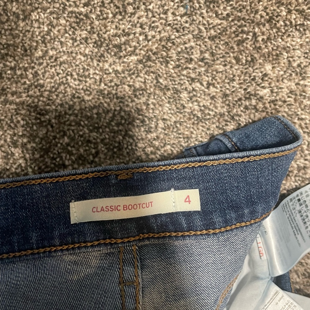 Levi’s - Picture 3 of 3